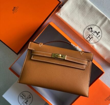 Hermès Kelly Pochette in Golden Brown – Timeless Elegance in Your Palm